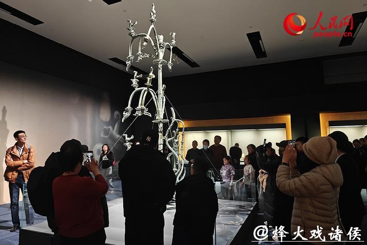 “双星”闪耀 三星堆—金沙遗址古蜀文明展在国博开幕 “双星”闪耀 三星堆—金沙遗址古蜀文明展在国博开幕